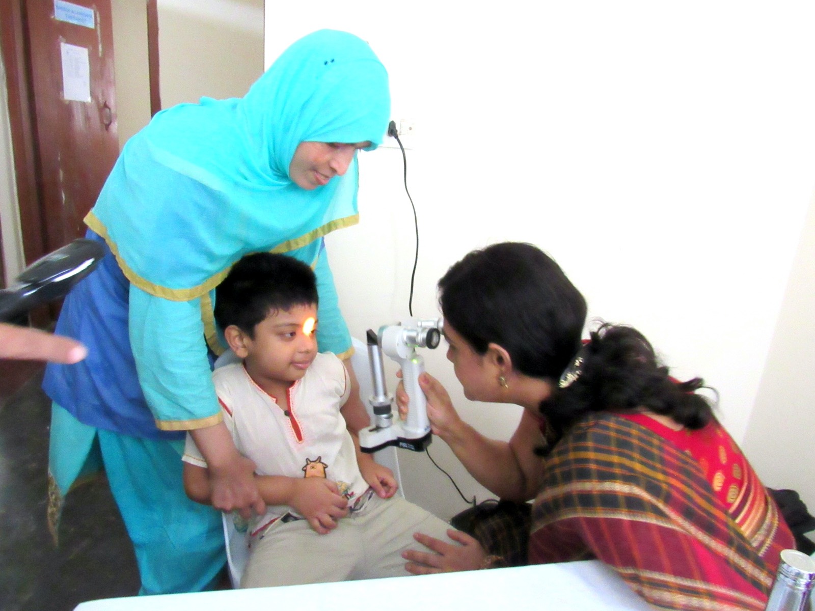 Refractive error services should be available to all, regardless of the type of health condition or impairment an individual may have. BANGLADESH (Photo:  Autistic children's welfare foundation CC BY-NC-SA 4.0)