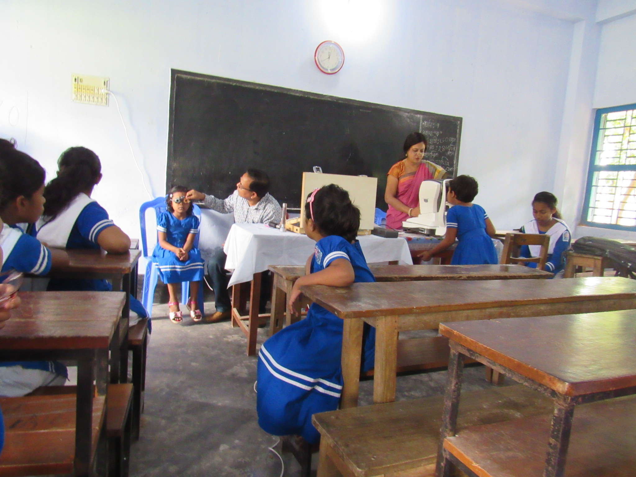 School eye screening programmes cannot function without the support of adequate refractive error services.. Bangladesh. (Photo: Nahid Ferdausi CC BY-NC-SA 4.0)